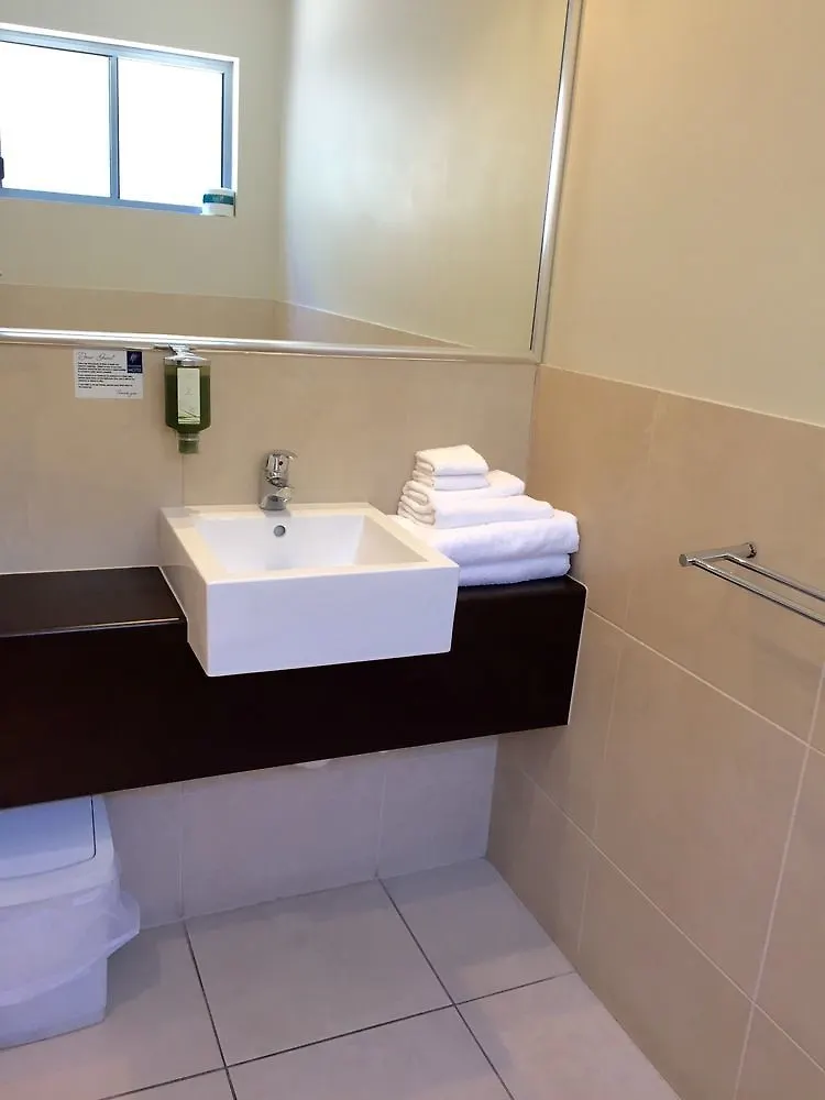****  Noosa Heads Motel Australia